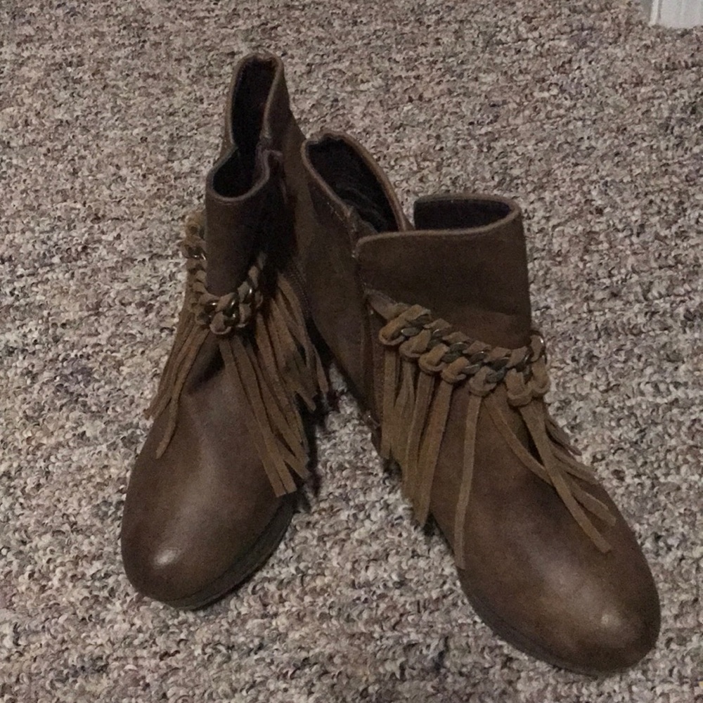 Sbicca brown leather fringed booties size 7.5